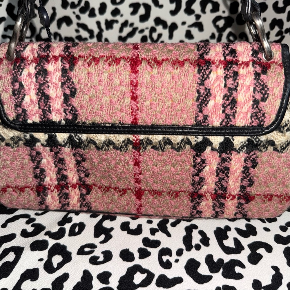 RARE BURBERRY WOOL NOVA KEY HANDBAG 💗 - Picture 5 of 12
